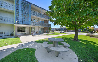 FLATS ON 70TH AT MIDTOWN