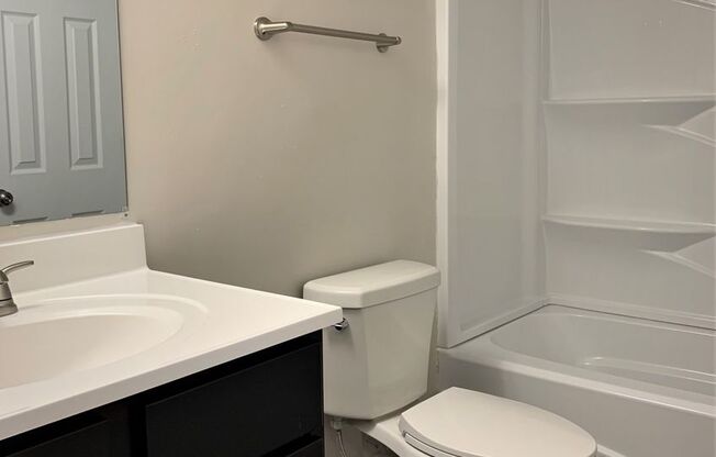 2 beds, 1.5 baths, 835 sqft, $1,085, Unit N-0612