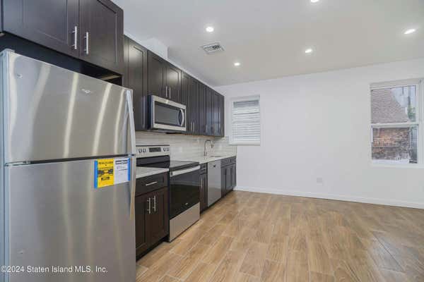 2 beds, 1 bath, 3,300 sqft, $2,700, Unit 3