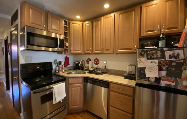 2 beds, 1 bath, 850 sqft, $3,800, Unit 8F