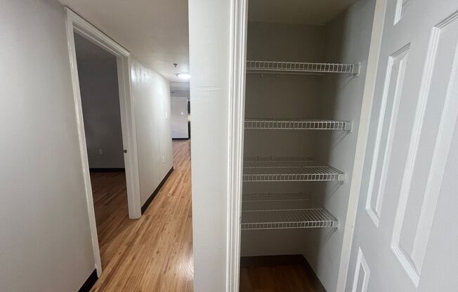 2 beds, 1 bath, 800 sqft, $1,434, Unit 201N