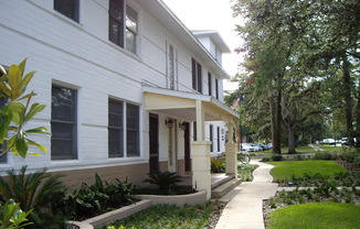 Bella Vista I - Perfect 1 Bedroom, 1 Bathroom Apartment in Sorority Row