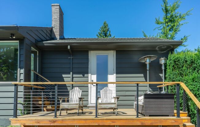 Stunning Mid-Century Home with Spectacular Southerly Views in Sought-After Terwilliger Heights!