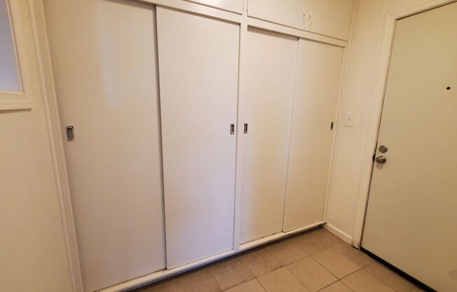 Studio, 1 bath, 450 sqft, $1,200, Unit Unit #1