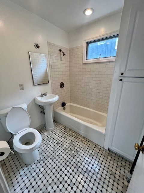 3 beds, 1 bath, 1,300 sqft, $3,500, Unit 1