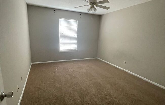 2 beds, 1 bath, $975