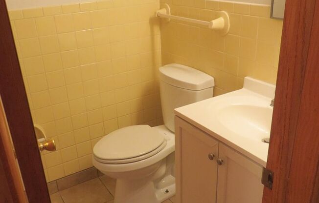 2 beds, 1 bath, 850 sqft, $1,299, Unit 5806-3 Russett