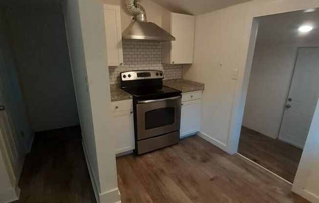 2 beds, 1 bath, $1,200