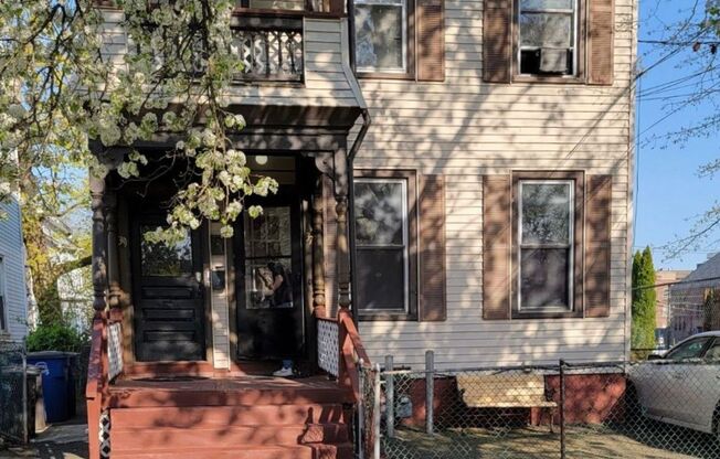 37 Hotchkiss St