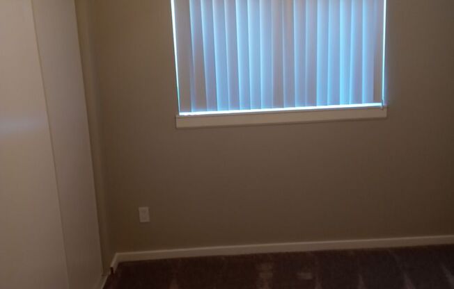 2 beds, 1 bath, 870 sqft, $1,650, Unit 223-26