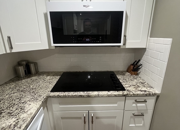 Studio, 1 bath, 356 sqft, $2,300, Unit 5