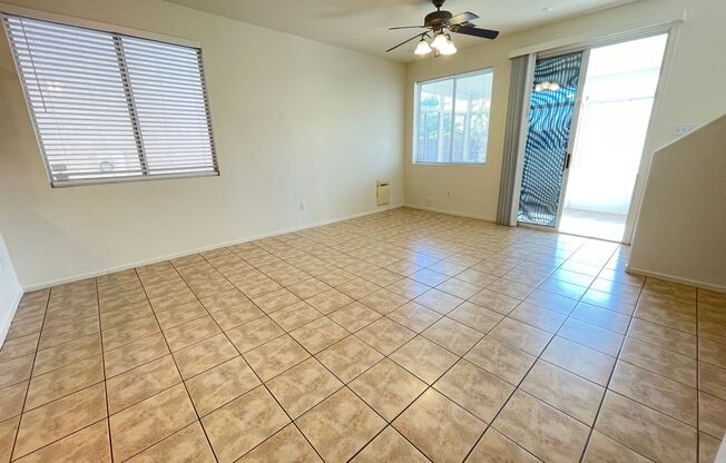 2 STORY HOME! Small pets allowed(dog/cat)!