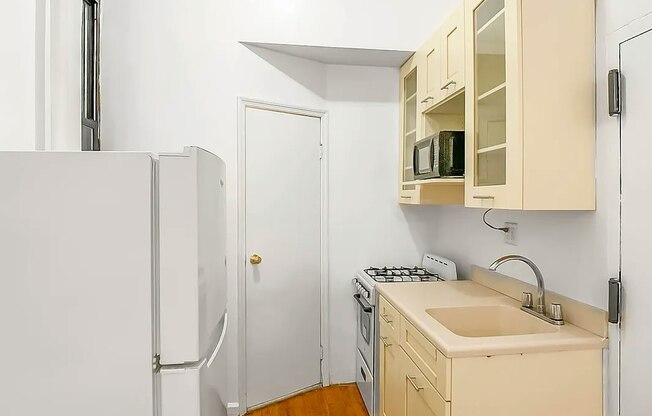 249 E 77 ST