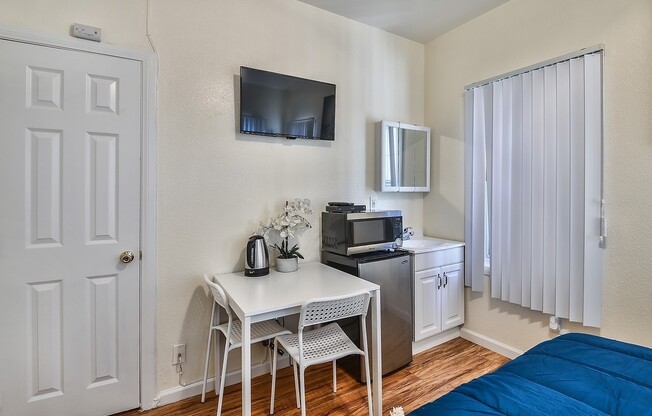 Studio, 1 bath, 231 sqft, $1,187.08, Unit 102