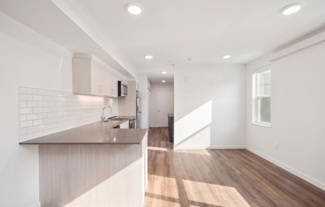 Studio, 1 bath, 688 sqft, $2,455, Unit 2