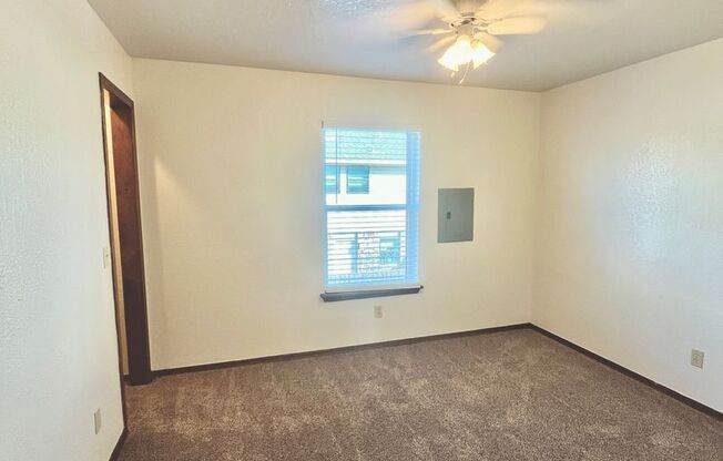 2 beds, 1 bath, 850 sqft, $850, Unit 7B