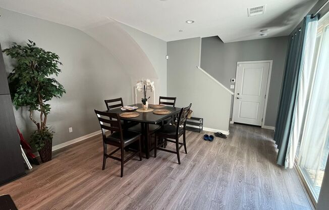 1 bed, 1 bath, 120 sqft, $1,295, Unit Room 1