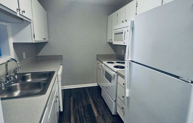3 beds, 2 baths, 1,200 sqft, $1,395, Unit 1612