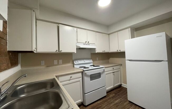 2 beds, 1.5 baths, 1,050 sqft, $1,200, Unit 114