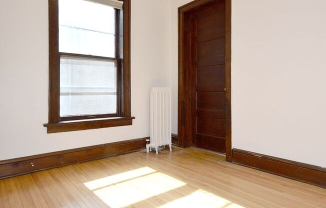 1 bed, 1 bath, 410 sqft, $910, Unit 13 - 25