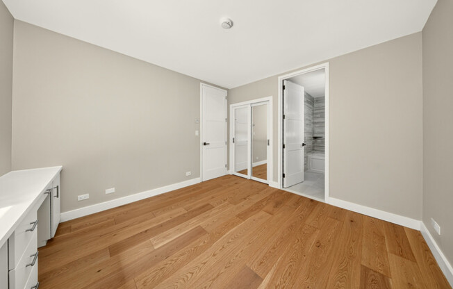 1 bed, 2.5 baths, 740 sqft, $5,800, Unit 4H