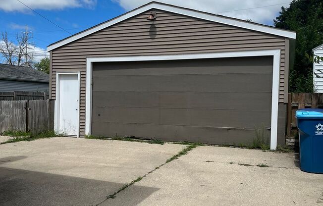Two Bedroom 1 Bathroom House for Rent!