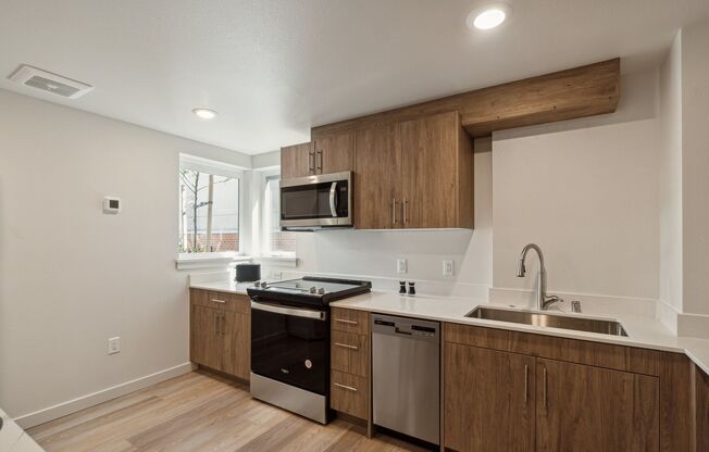 Studio, 1 bath, 144 sqft, $1,049, Unit Unit B3