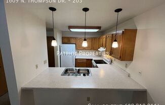 1609 N THOMPSON DR