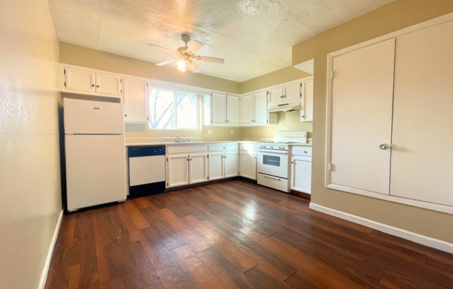 2 beds, 1.5 baths, 948 sqft, $995, Unit Unit 120