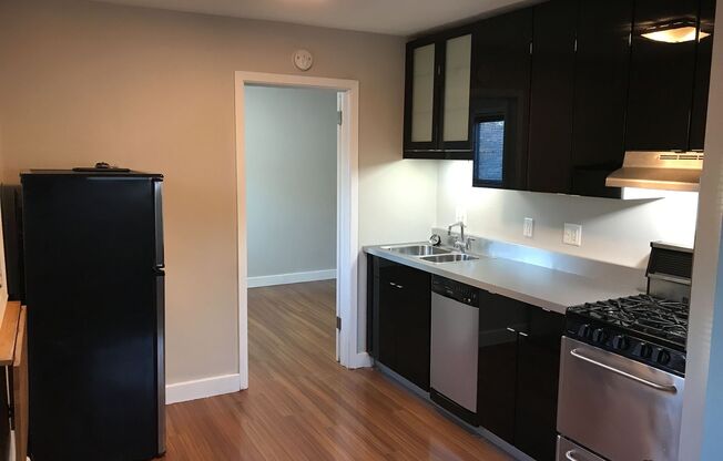 1 bed, 1 bath, 450 sqft, $1,049, Unit Unit 6