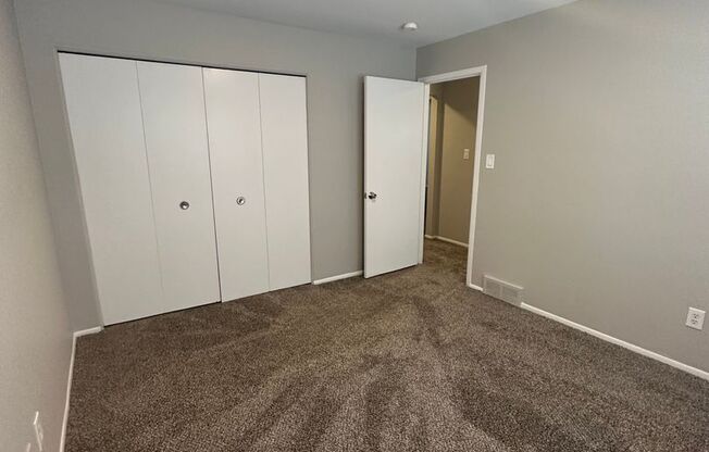 2 beds, 1 bath, 860 sqft, $1,375, Unit 104