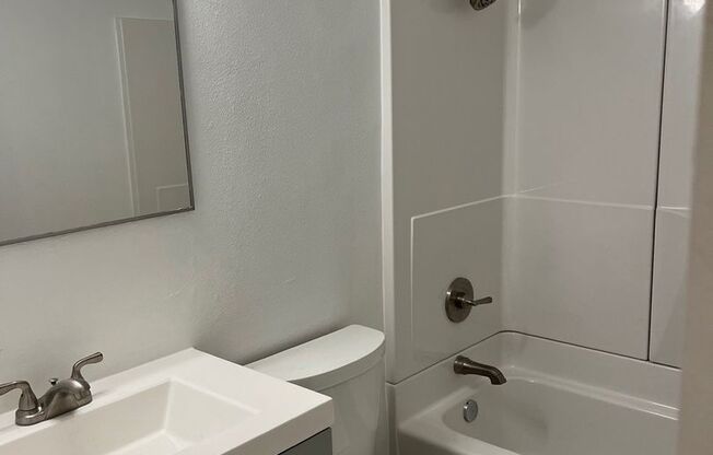 Buckman Neighborhood: Freshly Renovated Close-in SE Portland Apartment.  AC and Off Street Parking