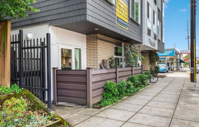 2 beds, 1 bath, 751 sqft, $1,995, Unit 305