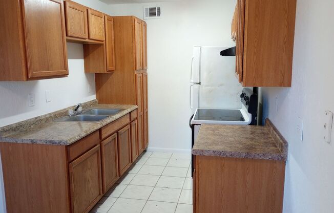 2 beds, 1 bath, $1,200