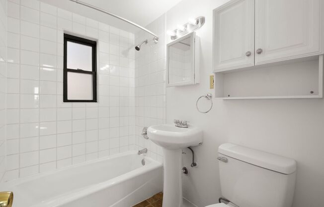 2 beds, 1 bath, 850 sqft, $949, Unit 10615 Lindberg Ave. C2 - Apt. 2