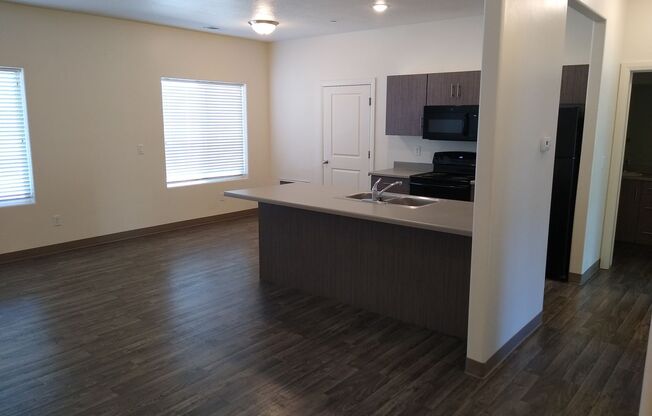 2 beds, 1 bath, 870 sqft, $1,225, Unit 18