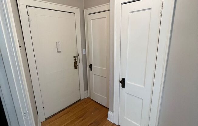 Studio, 1 bath, 450 sqft, $895, Unit 107