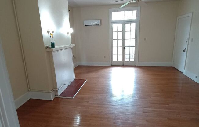 2 beds, 1 bath, 800 sqft, $799