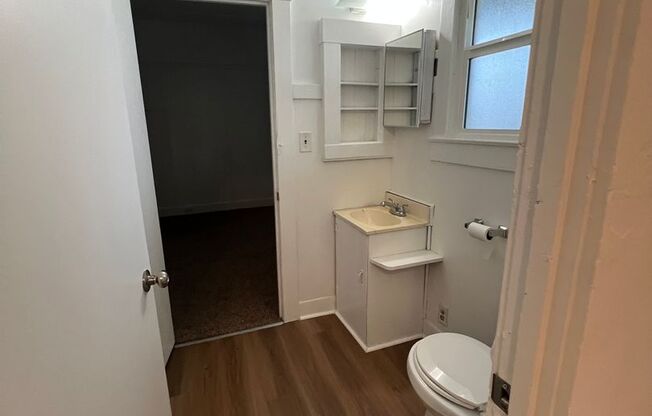 2 beds, 1 bath, $1,595