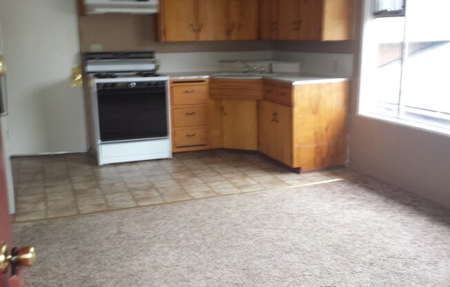 Upstairs Apartment Near the Heart of Grants Pass