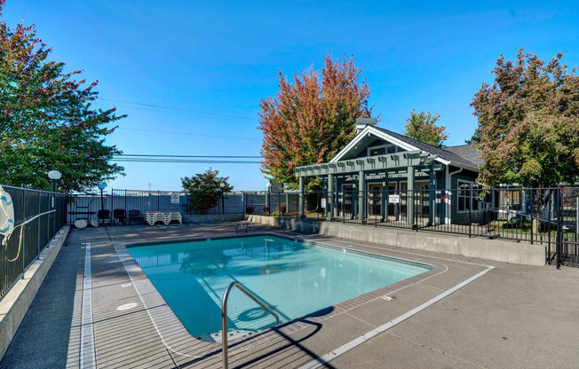 Pool at Masters Apartments Aloha Oregon 