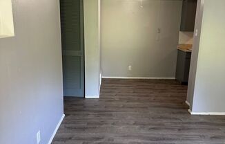 2 beds, 1 bath, 750 sqft, $850, Unit 10057 1/2 Apartment-A