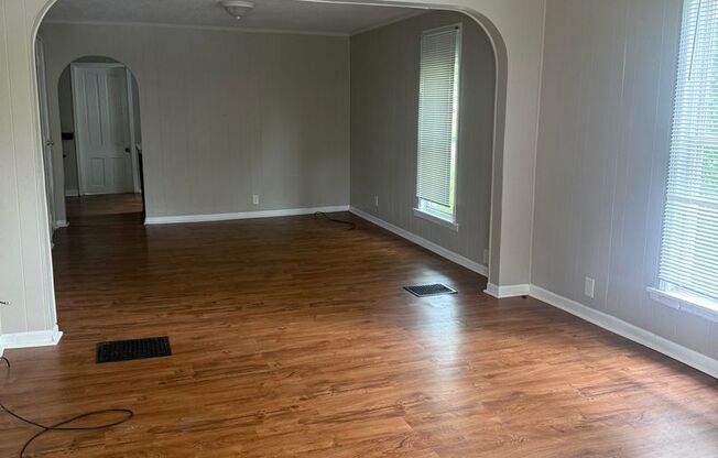 2 Bed 1 Bath - Off Street Parking/Washer Dryer Hook Up!