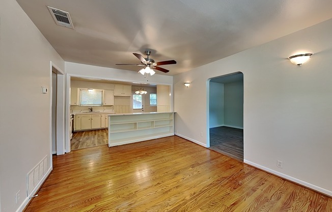 1002 NOBLE AVE