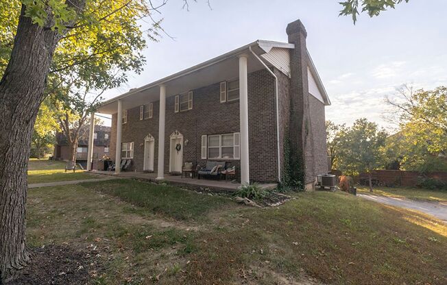 Charming and Spacious South Side 3-Bedroom Duplex