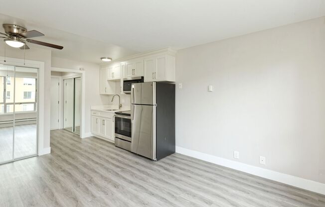 Studio, 1 bath, 400 sqft, $1,650, Unit 203