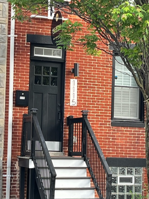 1115 W LOMBARD ST