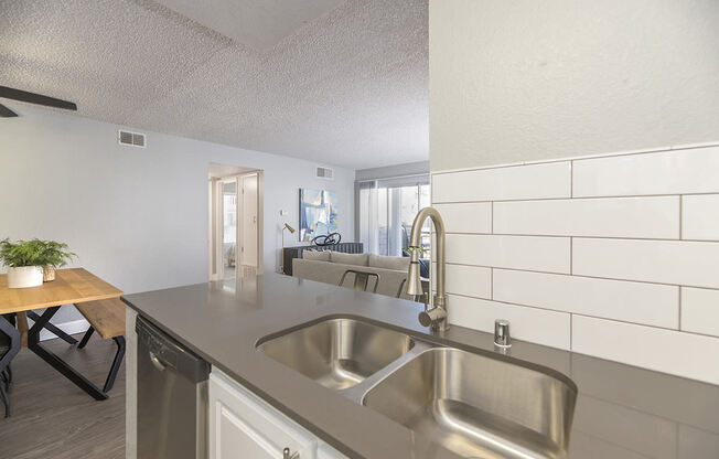 Kitchen l Vue at the Lake in Sacramento