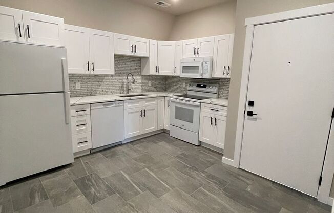 Studio, 1 bath, 600 sqft, $995