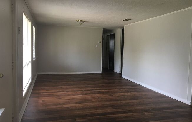 3 beds, 1 bath, $1,100